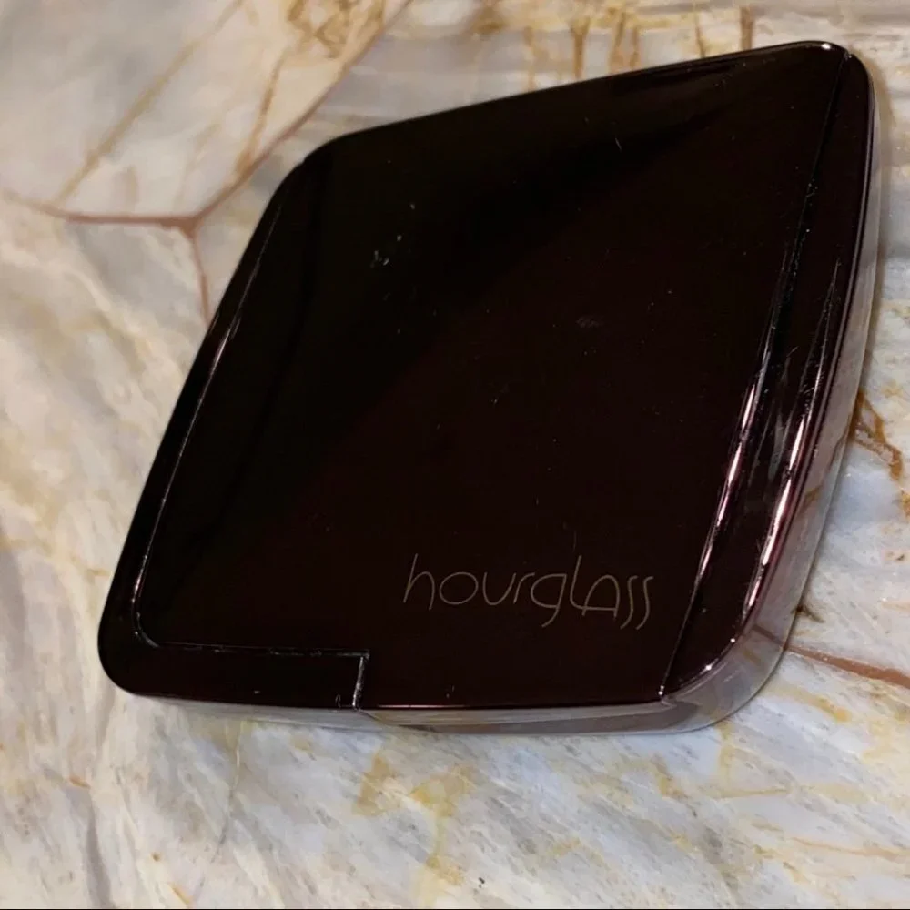 Hourglass Ambient Lighting Powder Ethereal Light